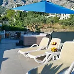 1 Bedroom Stunning Apartment In Makarska
