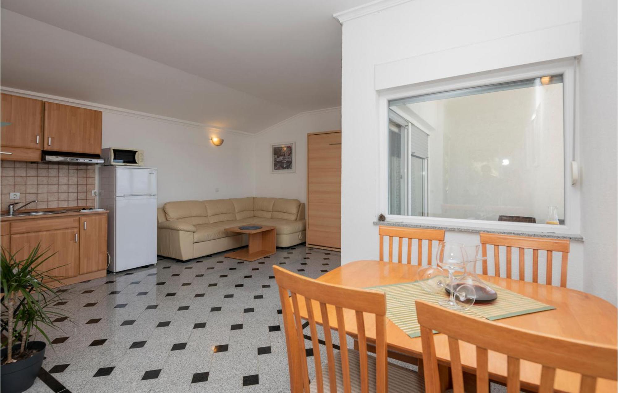 Apartament 1 Bedroom Stunning In Makarska