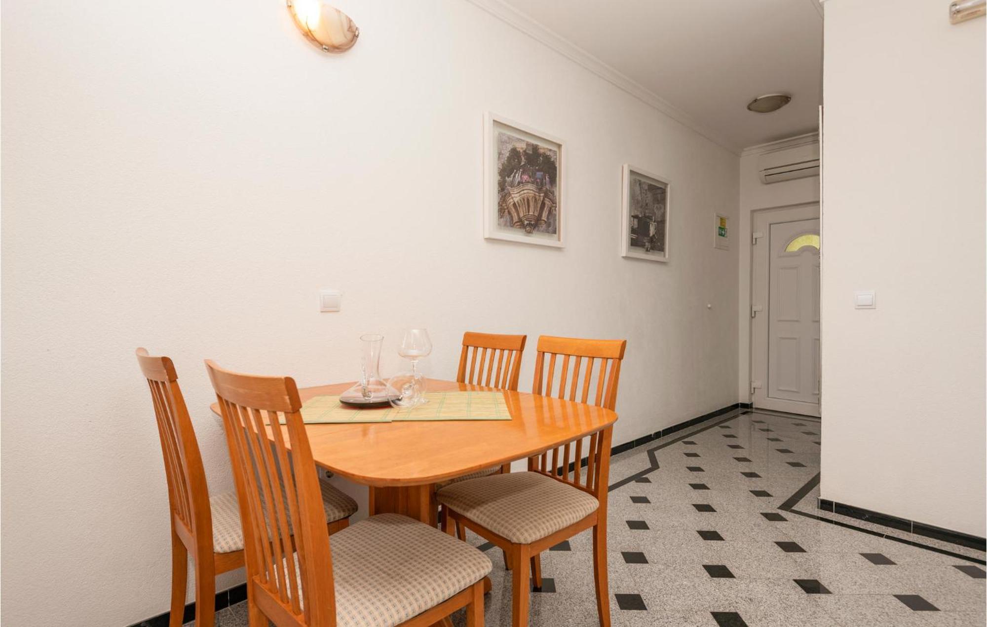 Apartament 1 Bedroom Stunning In