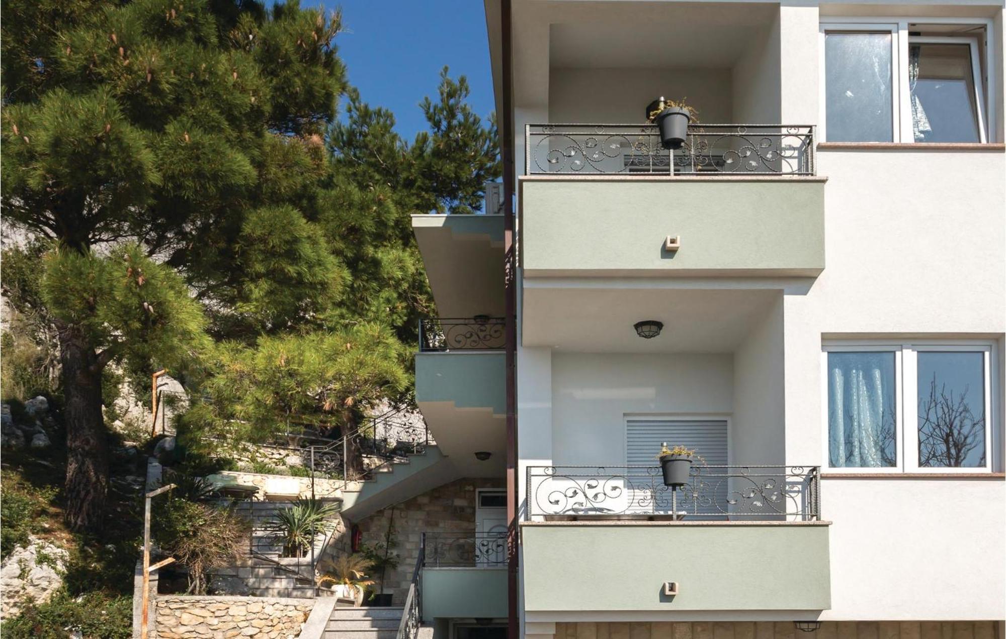 1 Bedroom Stunning In Apartament *